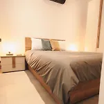 Seaside Luxury With Rooftop Pool 펜션 *