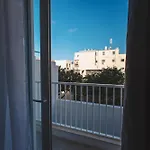 Seaside Luxury With Rooftop Pool 펜션 *