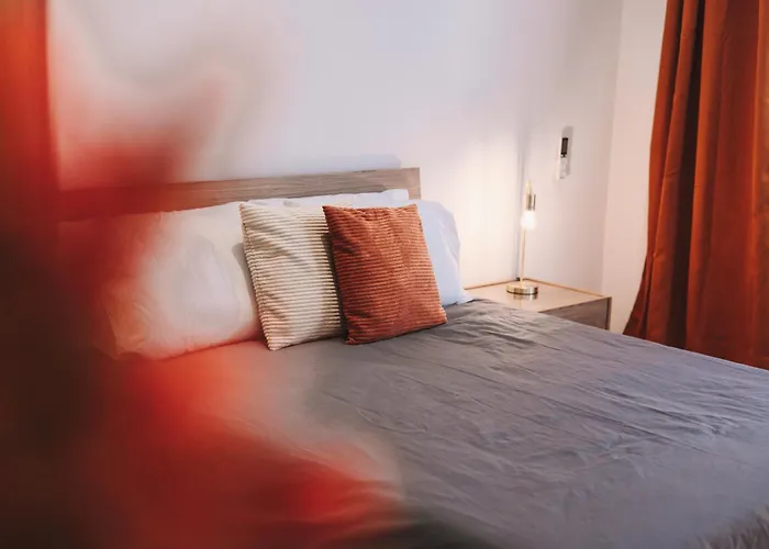 Seaside Luxury With Rooftop Pool