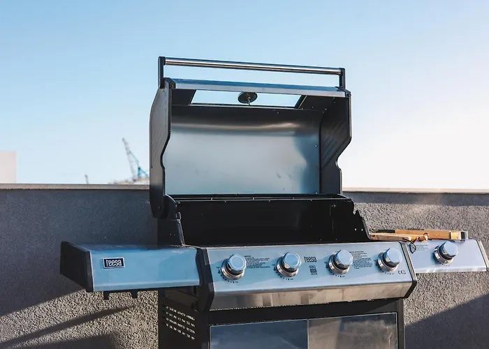 Seaside Luxury With Rooftop Pool בית נופש