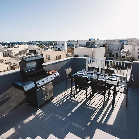 Seaside Luxury With Rooftop Pool *
