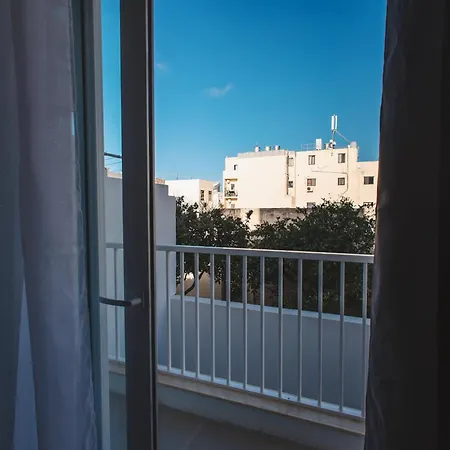 Seaside Luxury With Rooftop Pool Hébergement de vacances *