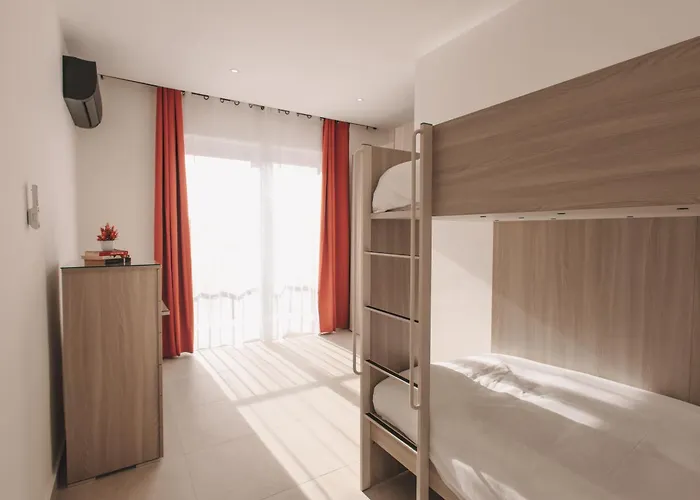 Case de vacanță Seaside Luxury With Rooftop Pool Birżebbuġa